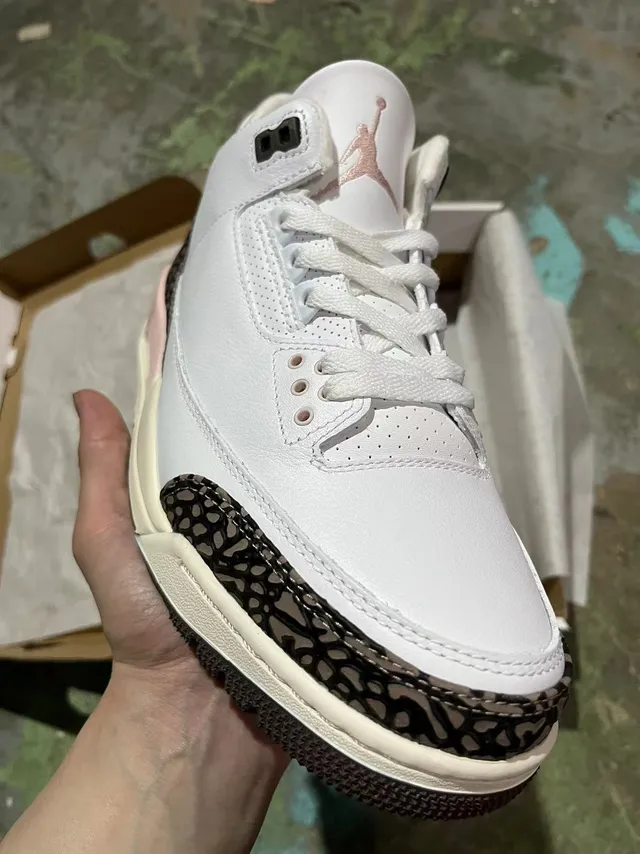 Zapatillas de baloncesto Air Jordan 3 blanco y rosa con estampado de elefante 2