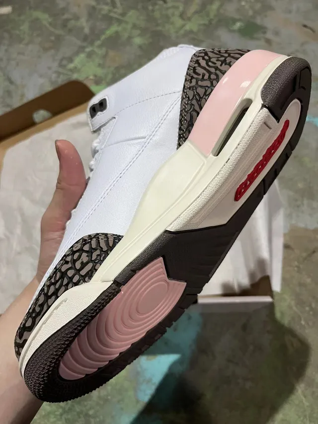 Zapatillas de baloncesto Air Jordan 3 blanco y rosa con estampado de elefante 4