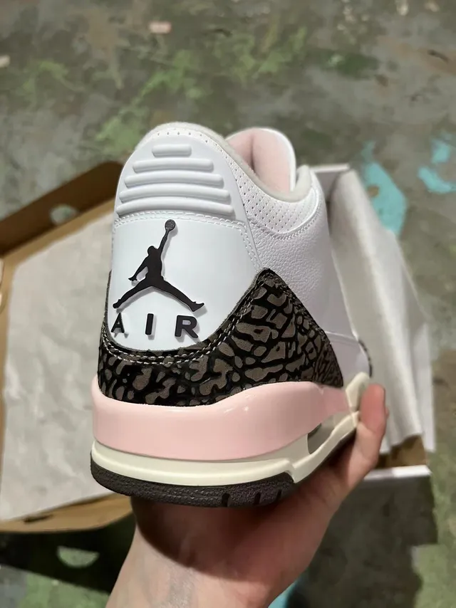 Zapatillas de baloncesto Air Jordan 3 blanco y rosa con estampado de elefante 5