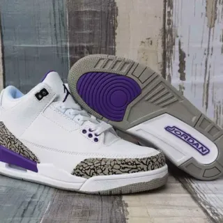 Tênis de basquete Air Jordan 3 branco e roxo elefante