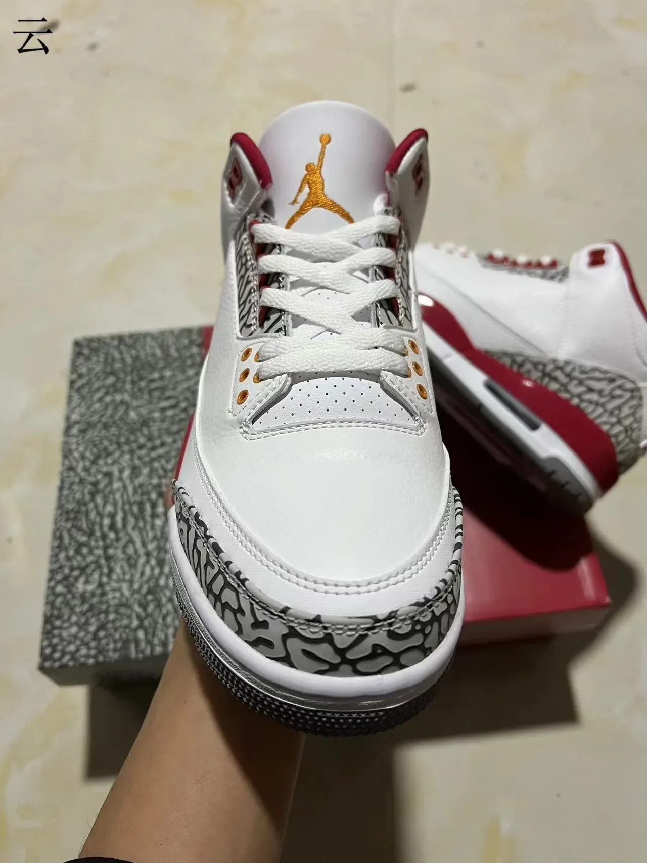 Air Jordan 3 Tênis de Basquete Branco e Vermelho com Estampa de Elefante 4