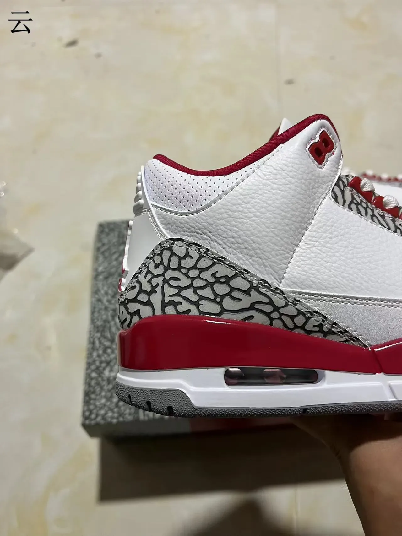Air Jordan 3 Tênis de Basquete Branco e Vermelho com Estampa de Elefante 9