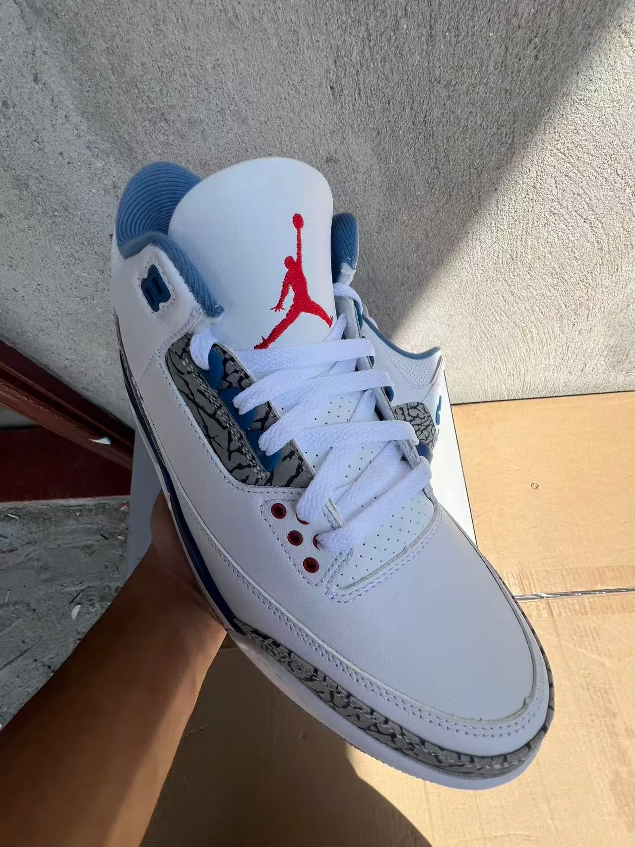 Air Jordan 3 白色皇家蓝爆裂纹篮球鞋 5