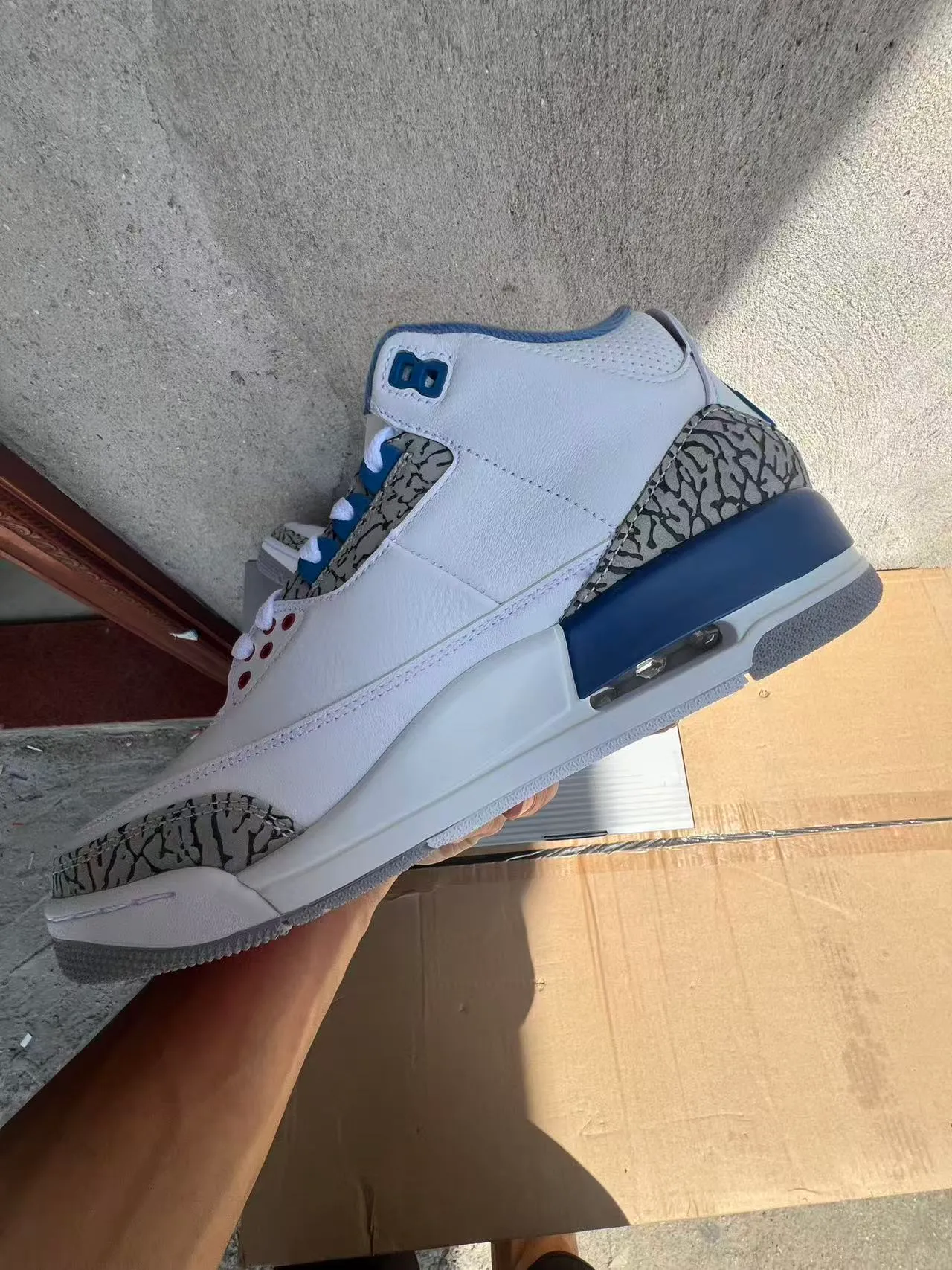 Air Jordan 3 白色皇家蓝爆裂纹篮球鞋 7