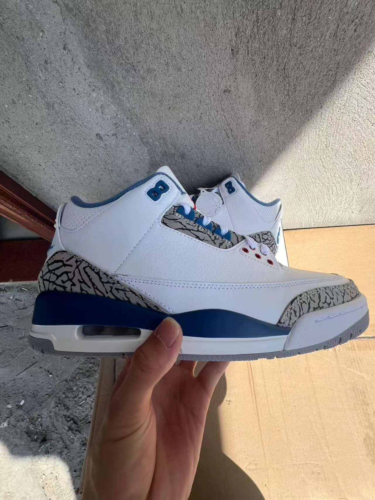Air Jordan 3 白色皇家蓝爆裂纹篮球鞋 9