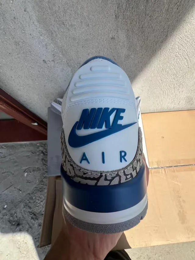 Air Jordan 3 白色皇家蓝爆裂纹篮球鞋 2