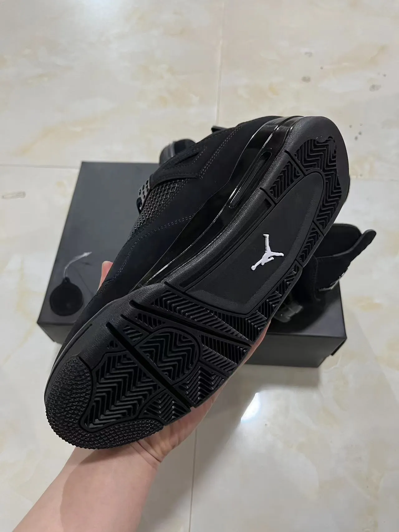 Air Jordan 4 黑色单色篮球鞋 5