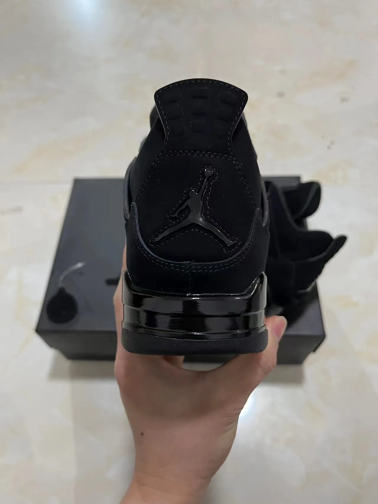 Air Jordan 4 黑色单色篮球鞋 7
