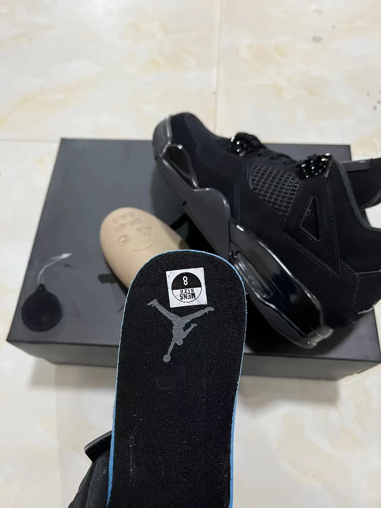 Air Jordan 4 黑色单色篮球鞋 8