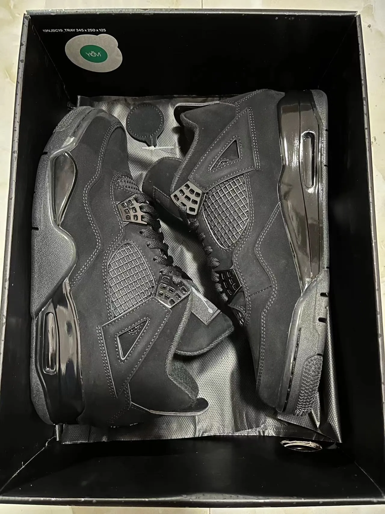 Air Jordan 4 黑色单色篮球鞋 9