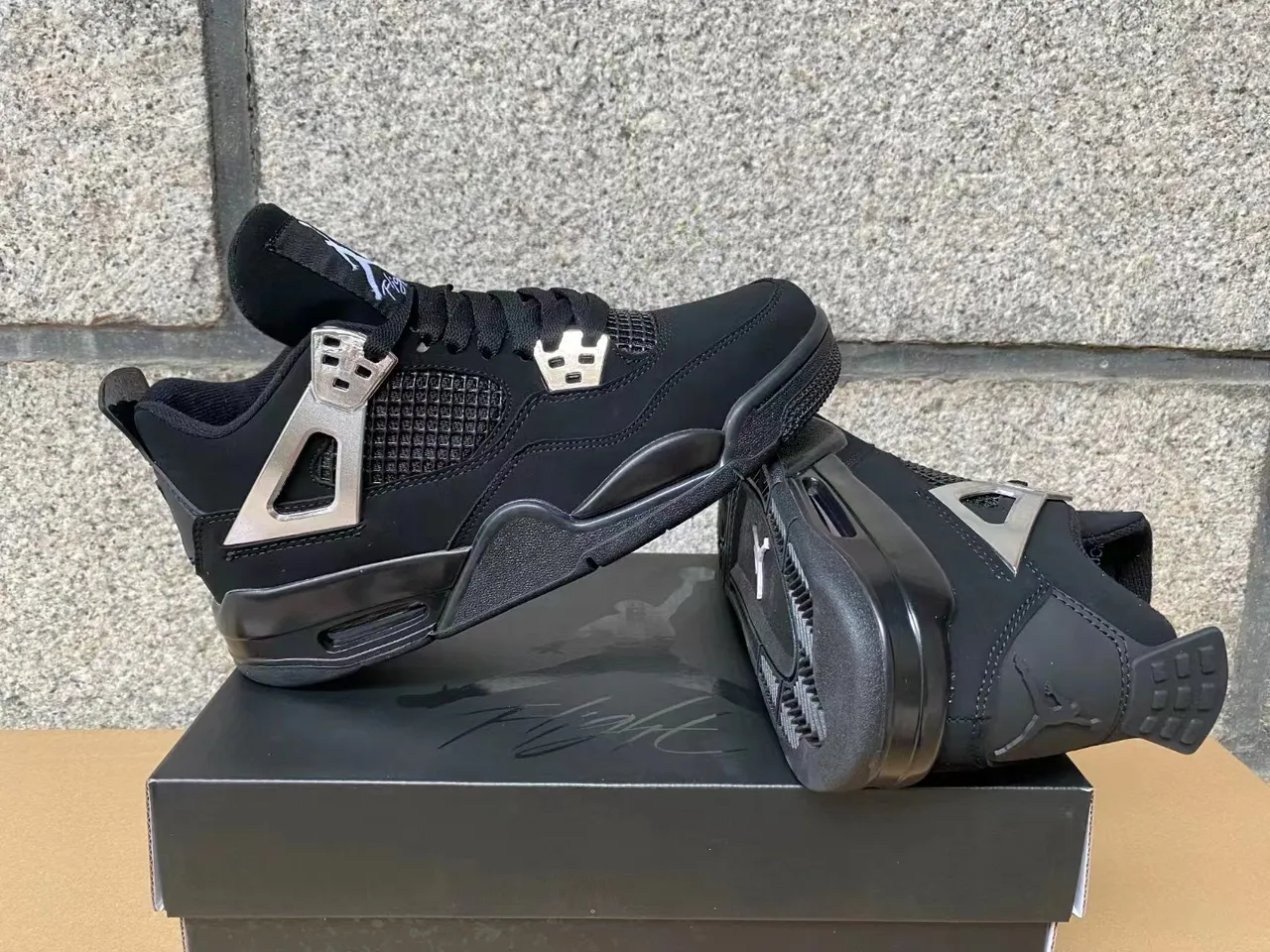 حذاء كرة السلة Air Jordan 4 باللونين الأسود والأخضر النيون 5