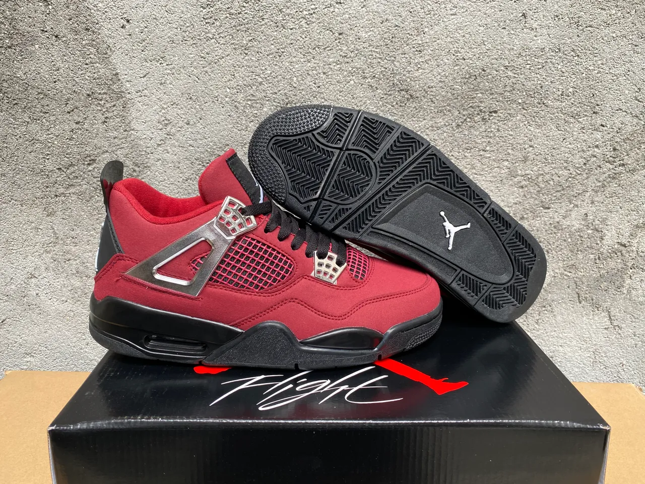 حذاء كرة السلة Air Jordan 4 باللونين الأسود والأخضر النيون 12