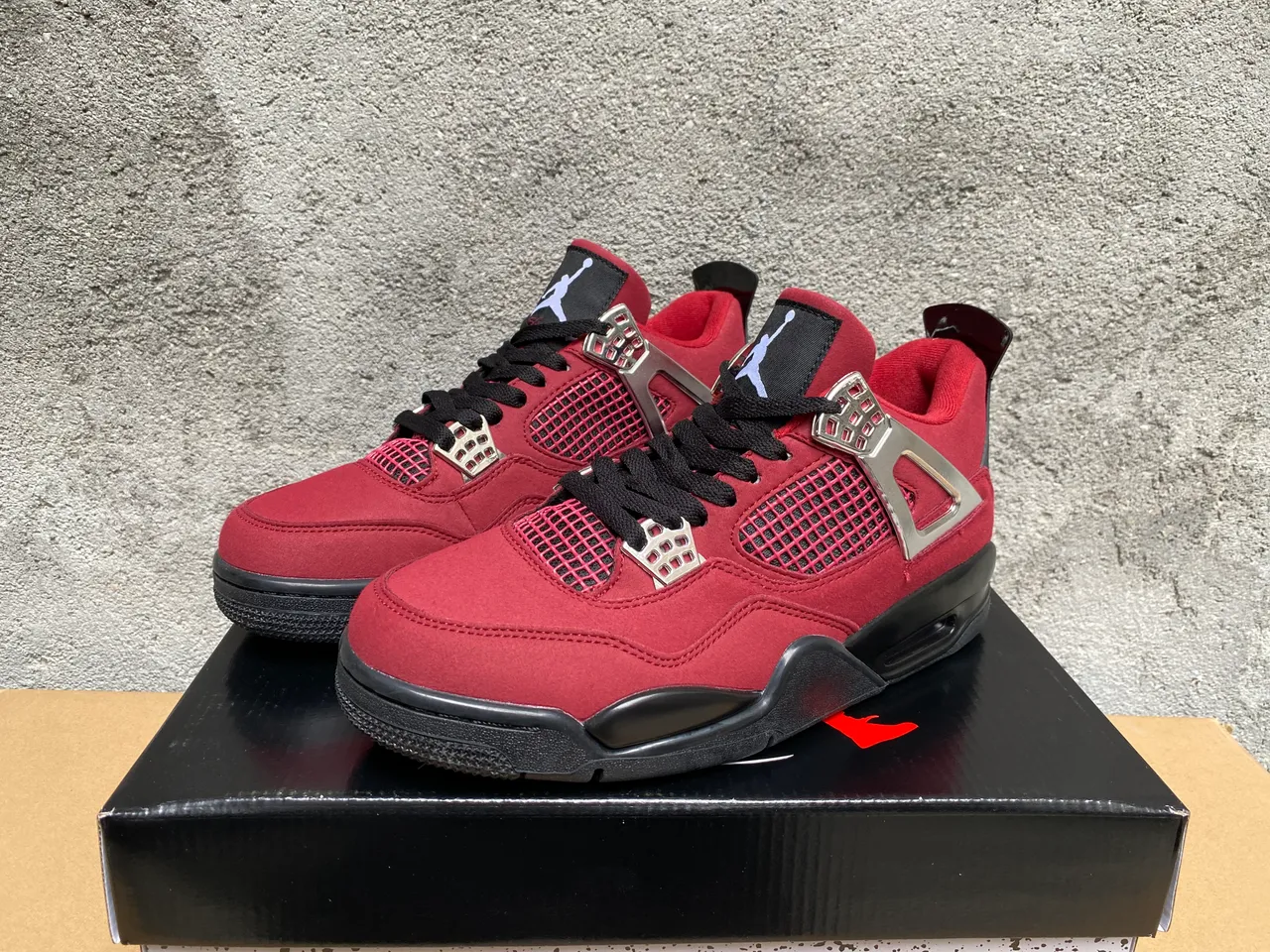 حذاء كرة السلة Air Jordan 4 باللونين الأسود والأخضر النيون 13
