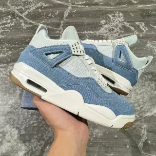 Tênis de basquete Air Jordan 4 denim azul e branco