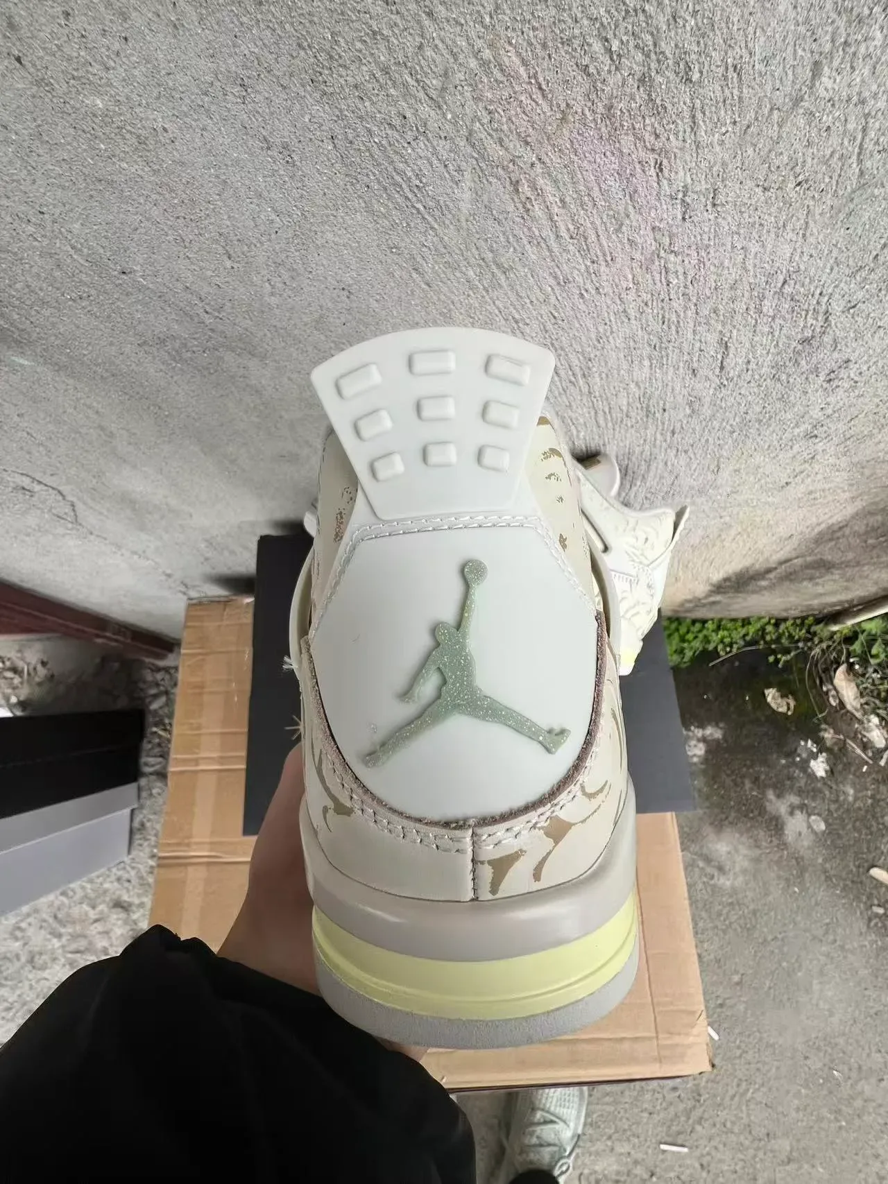 Air Jordan 4 طباعة زهورية Off-White Sage Green أحذية كرة السلة 8