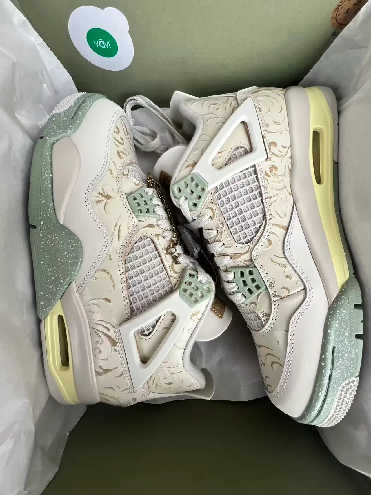 Air Jordan 4 طباعة زهورية Off-White Sage Green أحذية كرة السلة 9