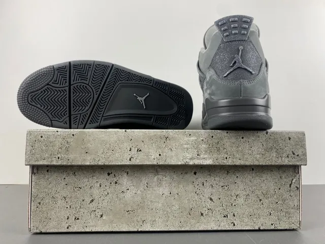 Zapatillas de baloncesto Air Jordan 4 gris monocromático 15
