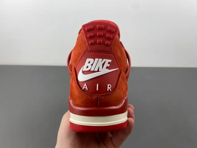 Tênis de basquete de cano alto Air Jordan 4 em camurça vermelha 4