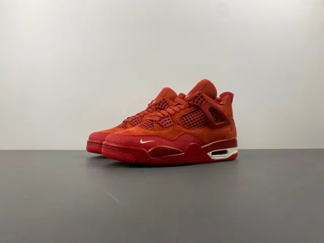 Tênis de basquete de cano alto Air Jordan 4 em camurça vermelha 10