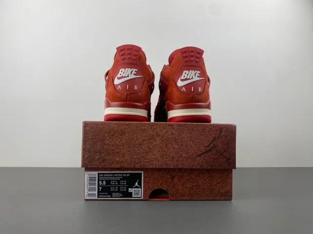 Tênis de basquete de cano alto Air Jordan 4 em camurça vermelha 17