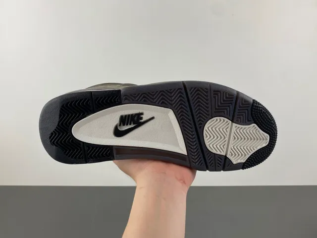 Tênis de basquete Air Jordan 4 em camurça taupe 7