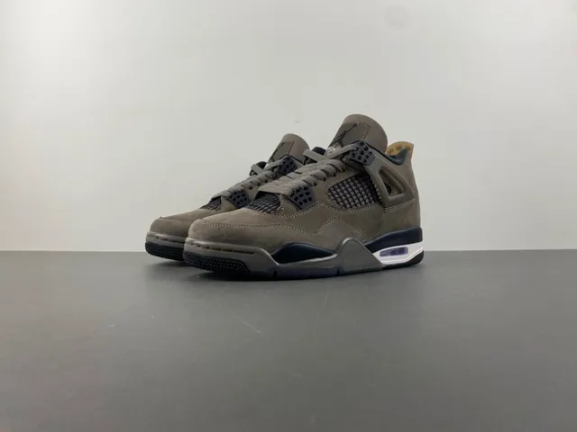 Tênis de basquete Air Jordan 4 em camurça taupe 8