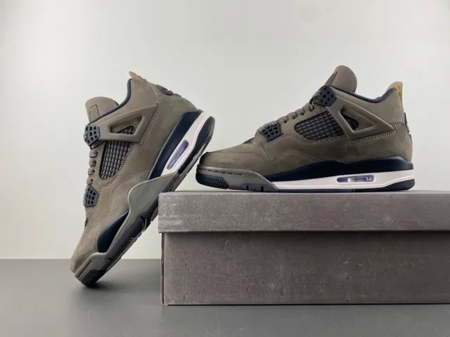 Tênis de basquete Air Jordan 4 em camurça taupe 12