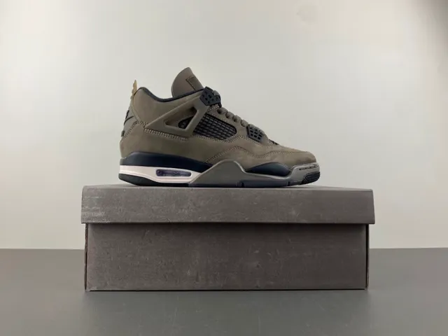 Tênis de basquete Air Jordan 4 em camurça taupe 13