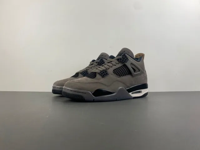 حذاء كرة السلة Air Jordan 4 من الشمواه بلون رمادي داكن 10