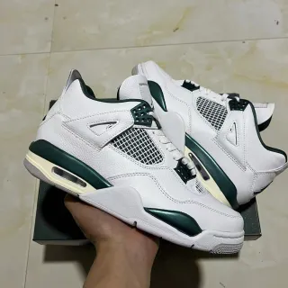 Tênis de basquete Air Jordan 4 branco e verde-escuro