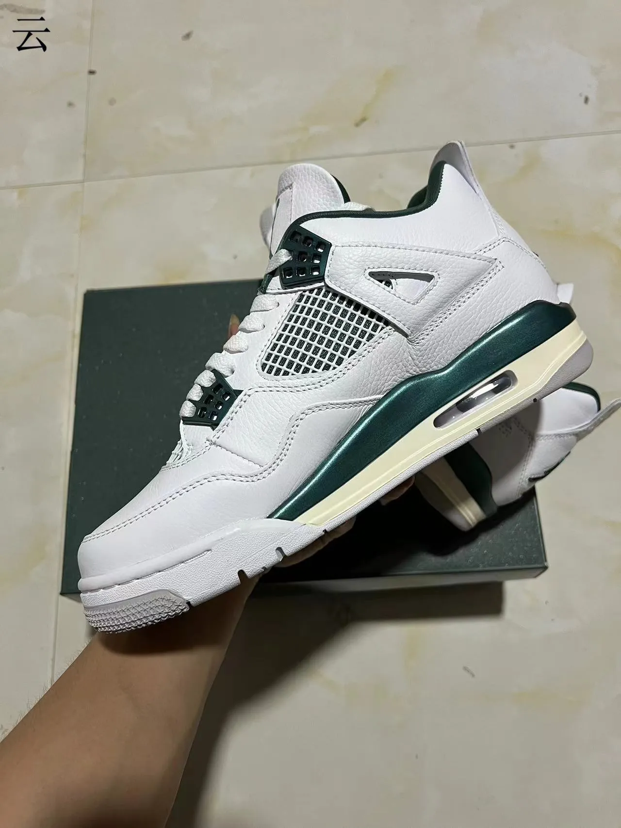 Tênis de basquete Air Jordan 4 branco e verde-escuro 5