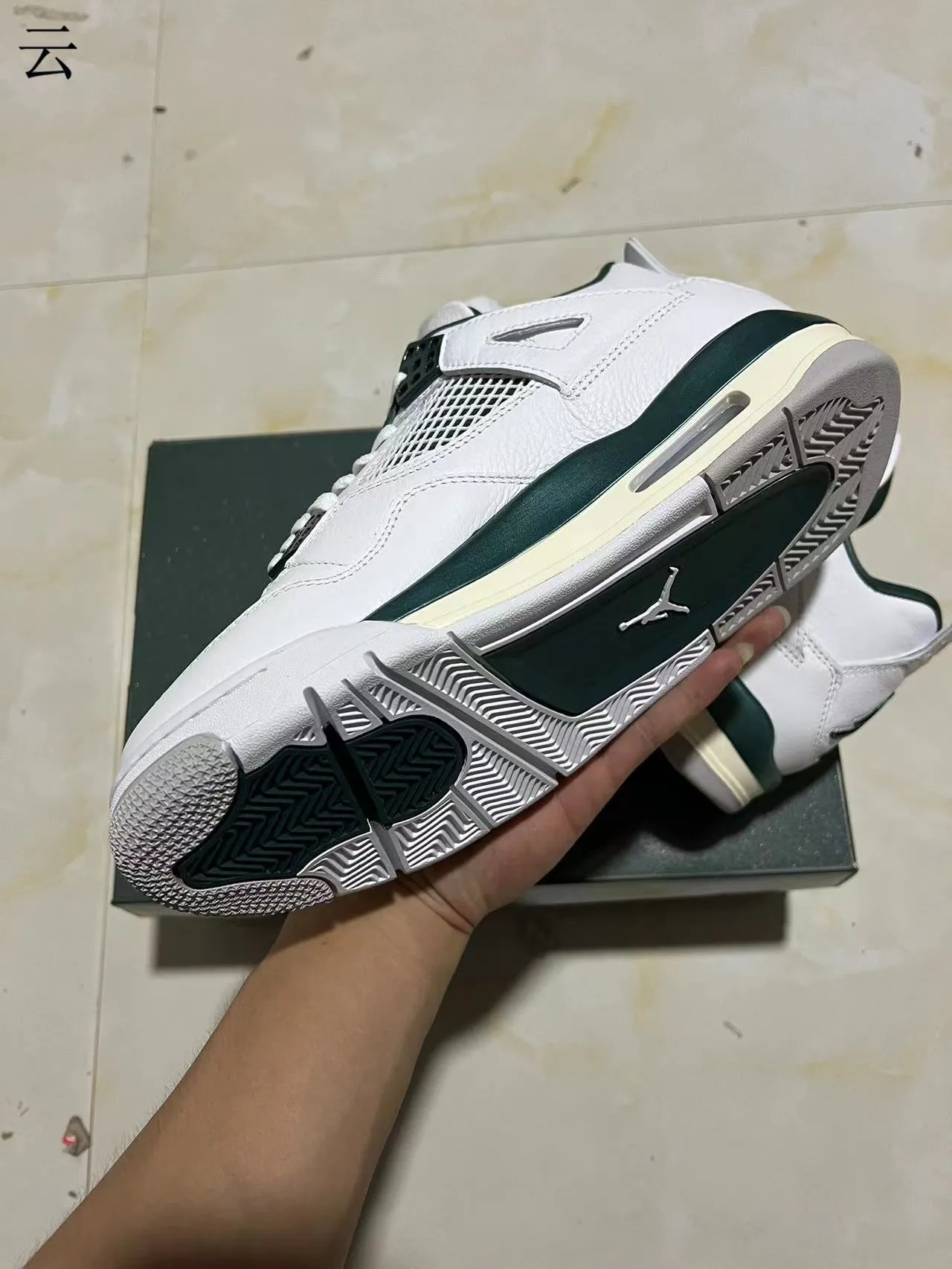 Tênis de basquete Air Jordan 4 branco e verde-escuro 6