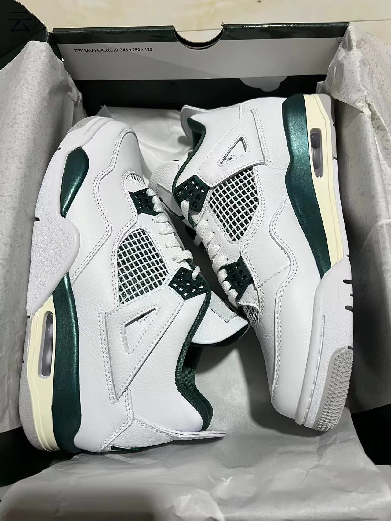 Tênis de basquete Air Jordan 4 branco e verde-escuro 9