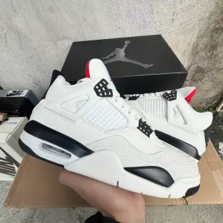 Air Jordan 4 白黑红篮球鞋