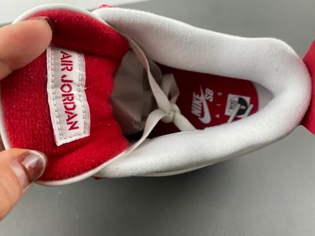 Tênis de basquete Air Jordan 4 branco vermelho goma 7