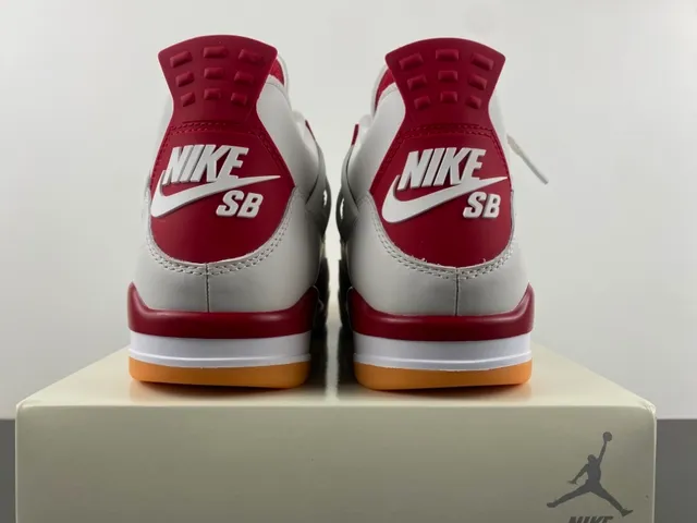 Tênis de basquete Air Jordan 4 branco vermelho goma 15