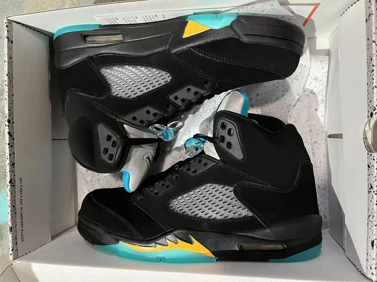 Chaussures de basketball Air Jordan 5 noir jaune turquoise 7