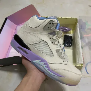 Air Jordan 5 Off-White Tênis de Basquete com Acento Roxo