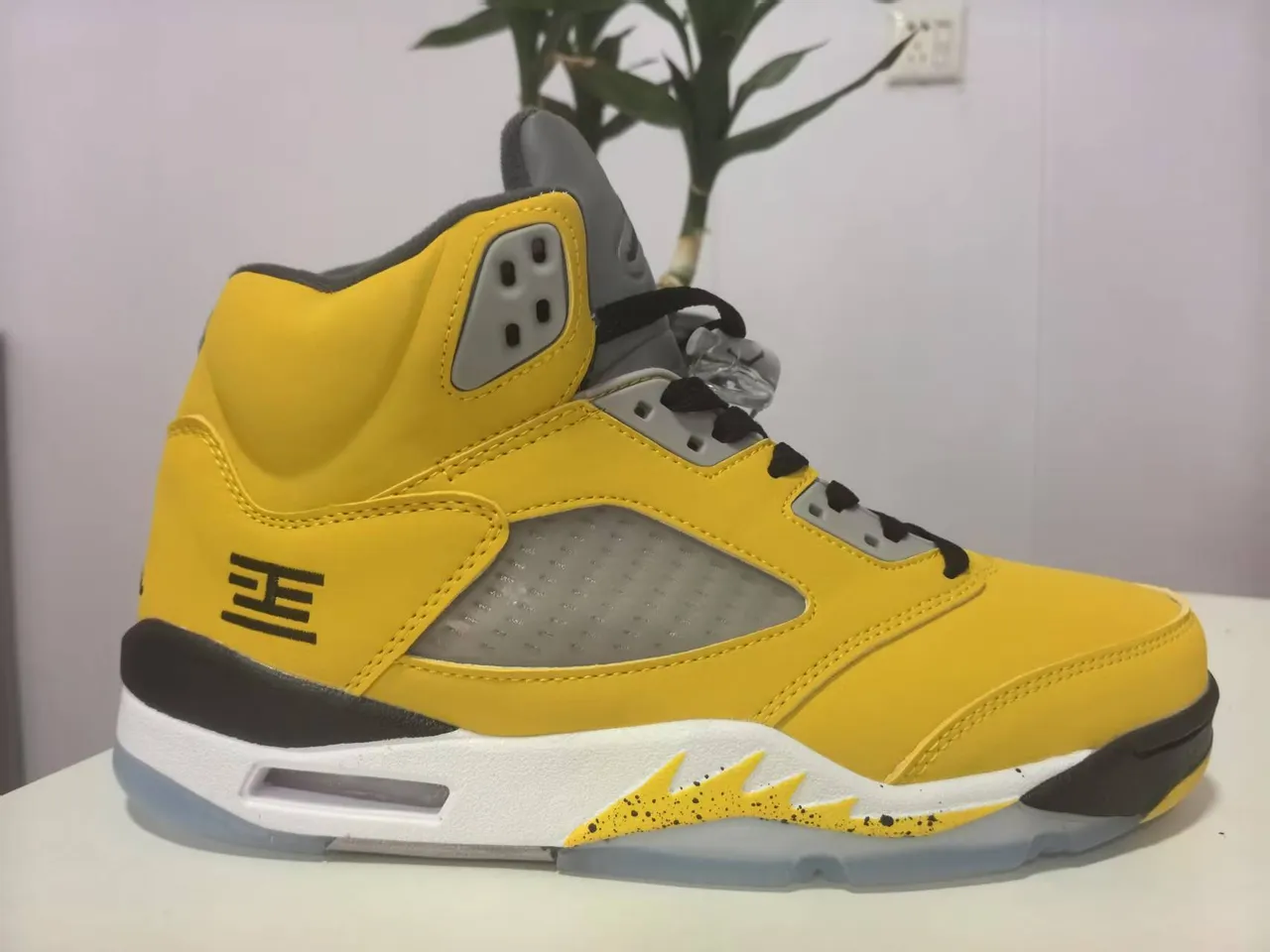 Air Jordan 5 Zapatillas de baloncesto amarillo negro blanco 4