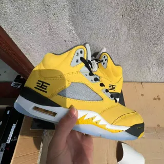 Tênis de basquete Air Jordan 5 amarelo preto branco