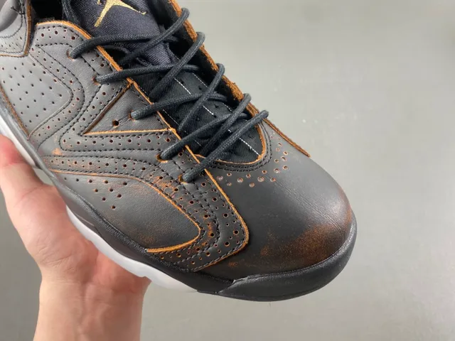 حذاء كرة السلة Air Jordan 6 بتأثير معتق ولون أسود وبني وباتينا 2