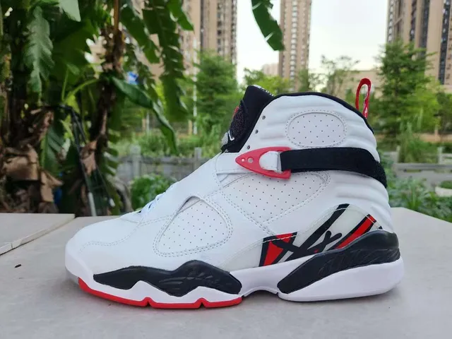Chaussures de basketball Air Jordan 8 blanc noir rouge 3