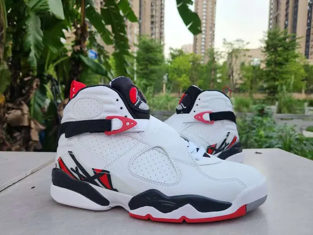 Chaussures de basketball Air Jordan 8 blanc noir rouge 4