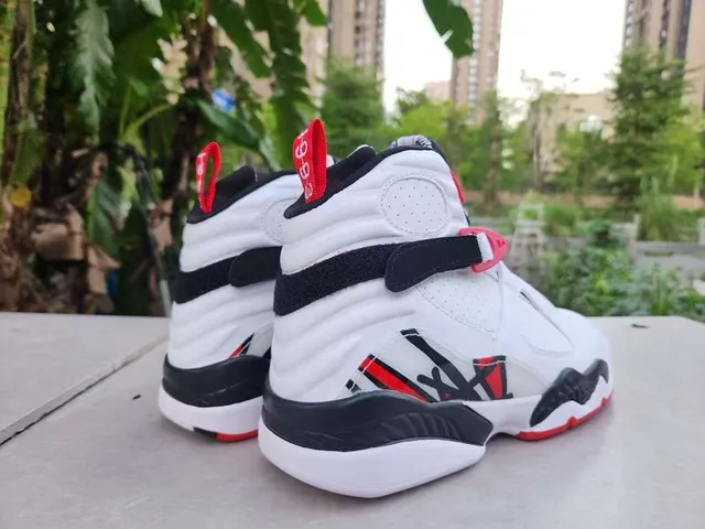 Chaussures de basketball Air Jordan 8 blanc noir rouge 5