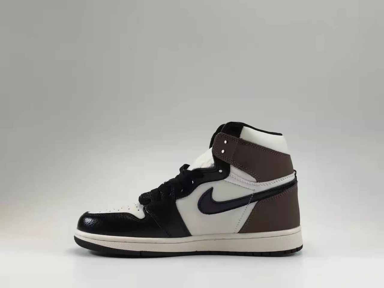 Tênis de basquete Air Jordan de cano alto com cabedal em couro e mesh preto e marrom 6