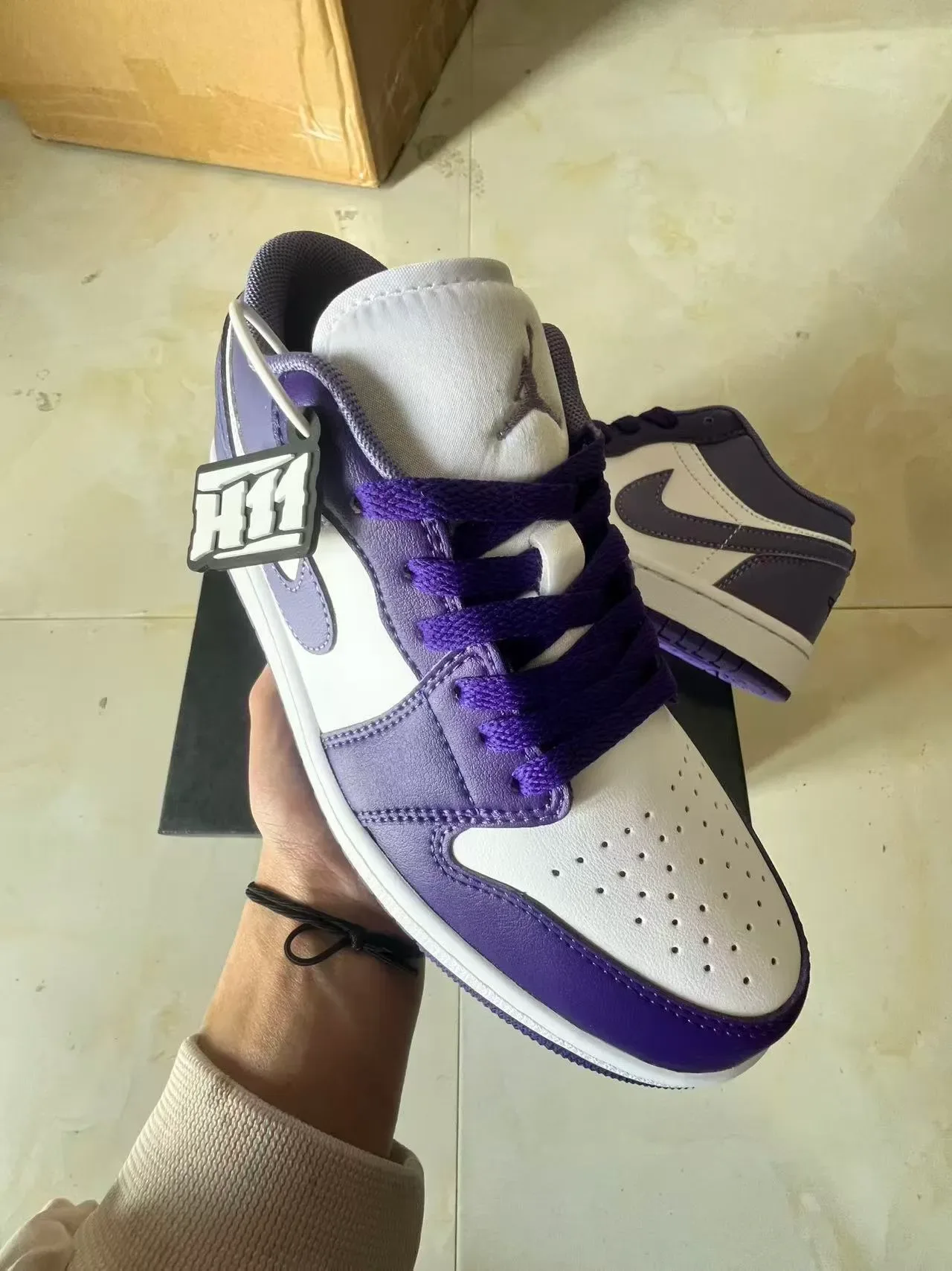 Air Jordan Chaussures de Basket Low-Top Cuir Violet Blanc 2