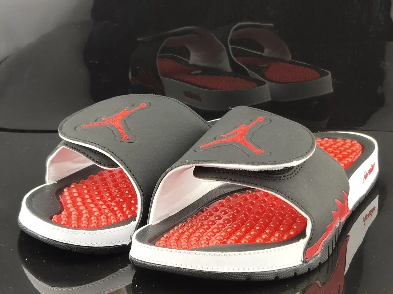 Chanclas Air Jordan Slide negro gris rojo con suela exterior con almohadillas 2