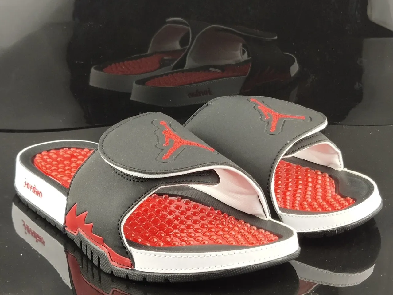 Chanclas Air Jordan Slide negro gris rojo con suela exterior con almohadillas 3
