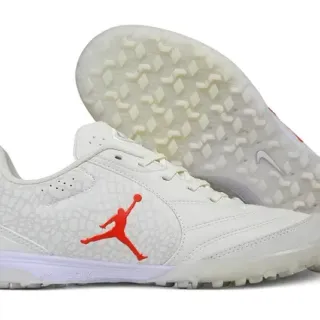 Air Jordan: mid vs high, and why the last shape decides everything catalogue photo