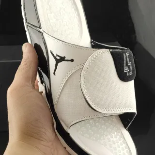 Air Jordan Sandalia deslizante blanca negra con plantilla texturizada